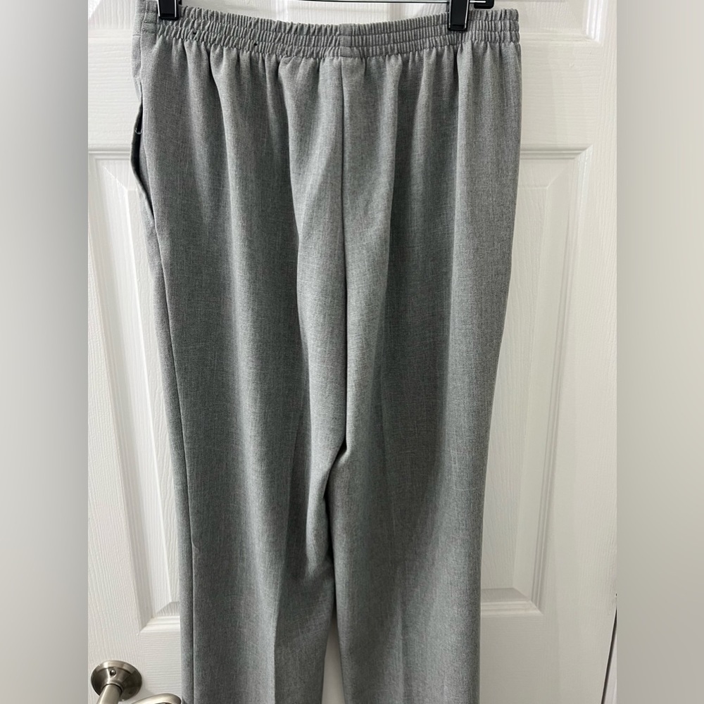 Alfred Dunner Gray Pants Size 8 - Picture 3 of 4